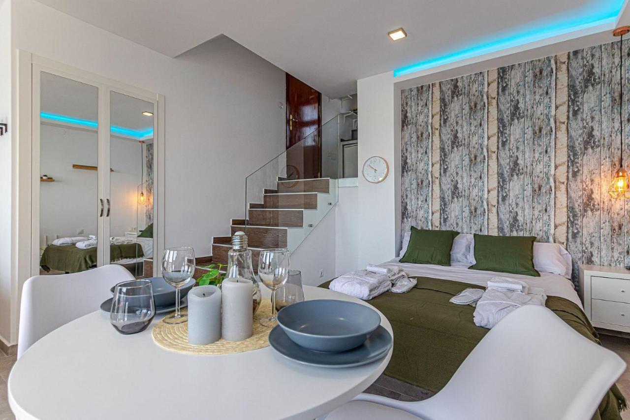 Beachfront With Spectacular Views And Swimming Pool Benalmádena Exteriör bild