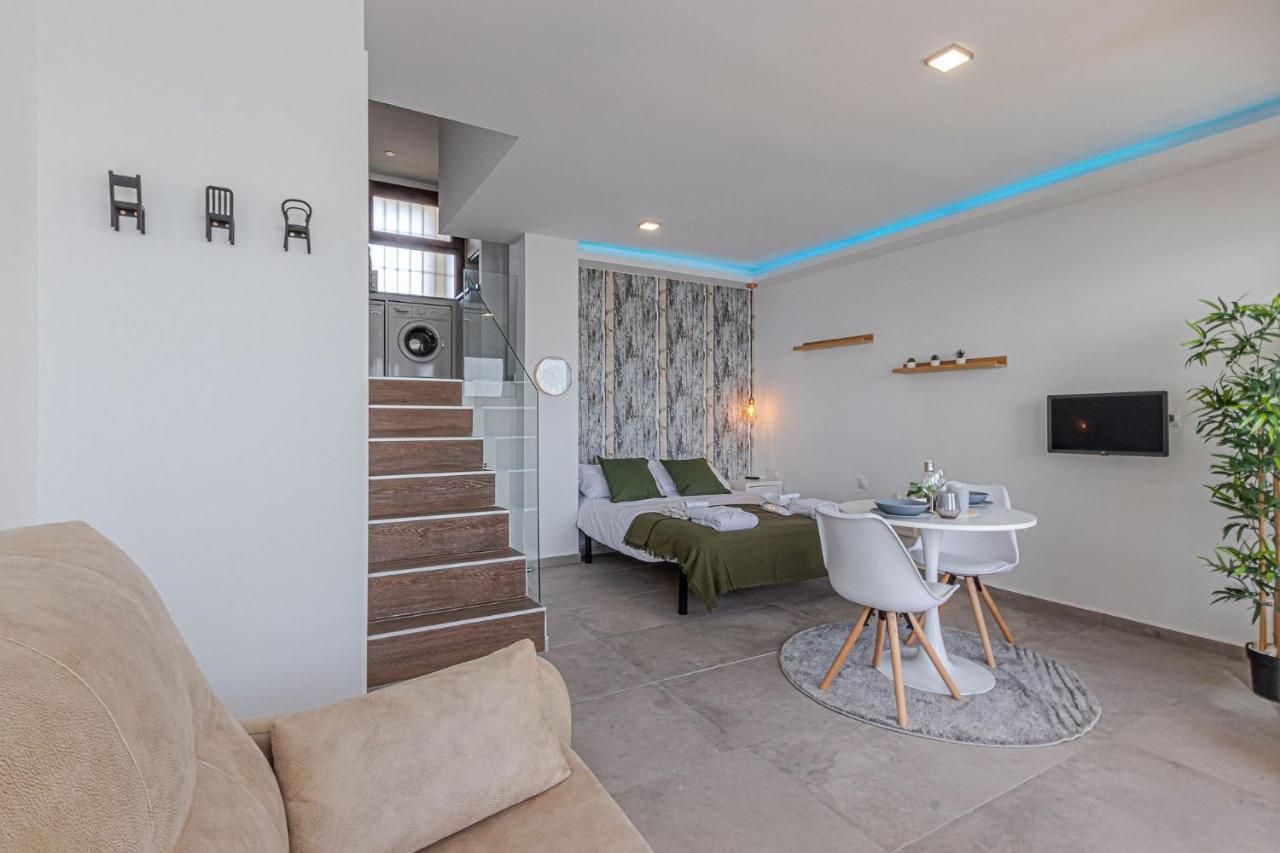 Beachfront With Spectacular Views And Swimming Pool Benalmádena Exteriör bild