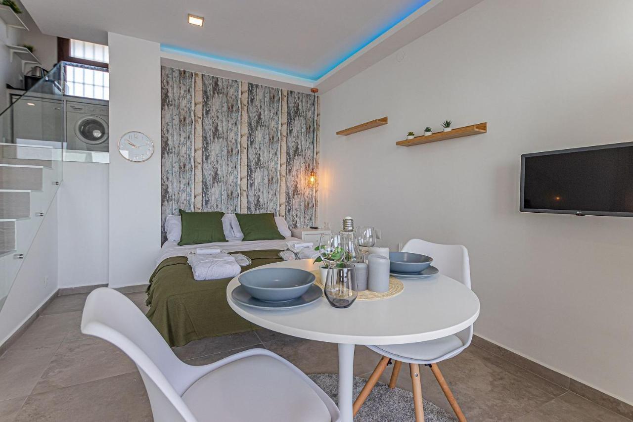 Beachfront With Spectacular Views And Swimming Pool Benalmádena Exteriör bild