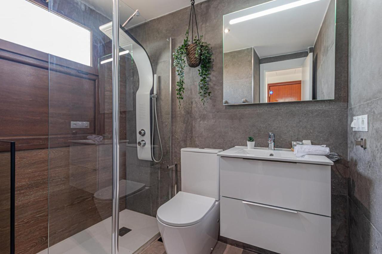Beachfront With Spectacular Views And Swimming Pool Benalmádena Exteriör bild