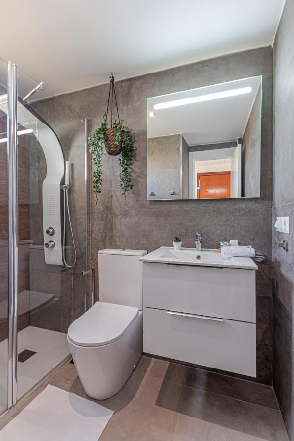 Beachfront With Spectacular Views And Swimming Pool Benalmádena Exteriör bild